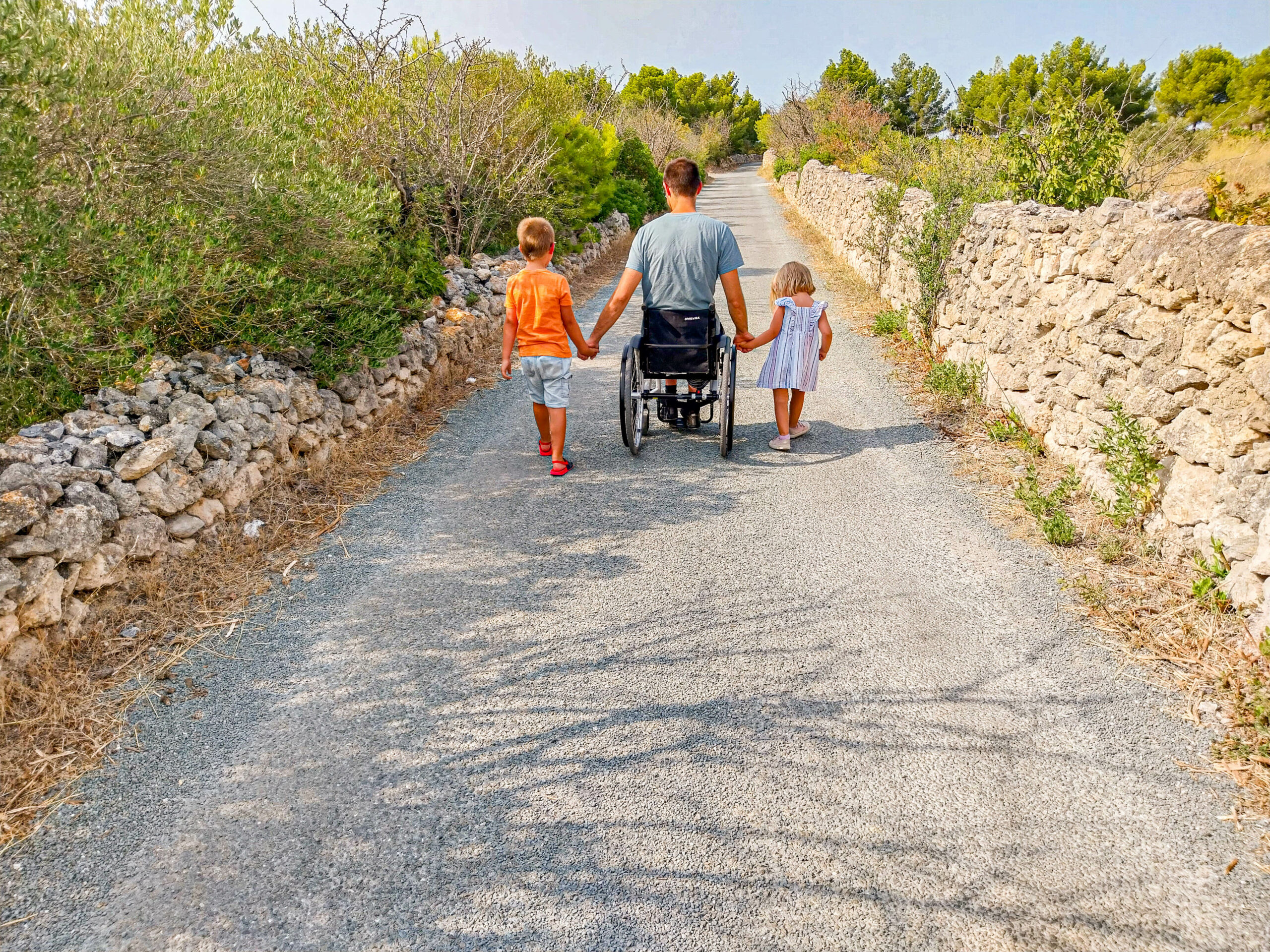 Papa : la preuve vivante que je n’étais pas si normal que ça. Leucate en famille